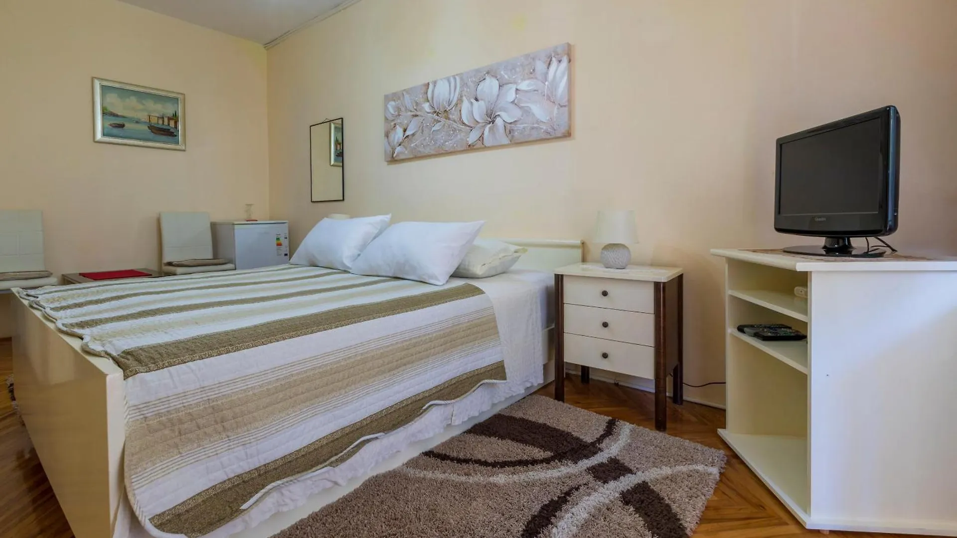 Apartments And Rooms Dotli Selce Holiday home