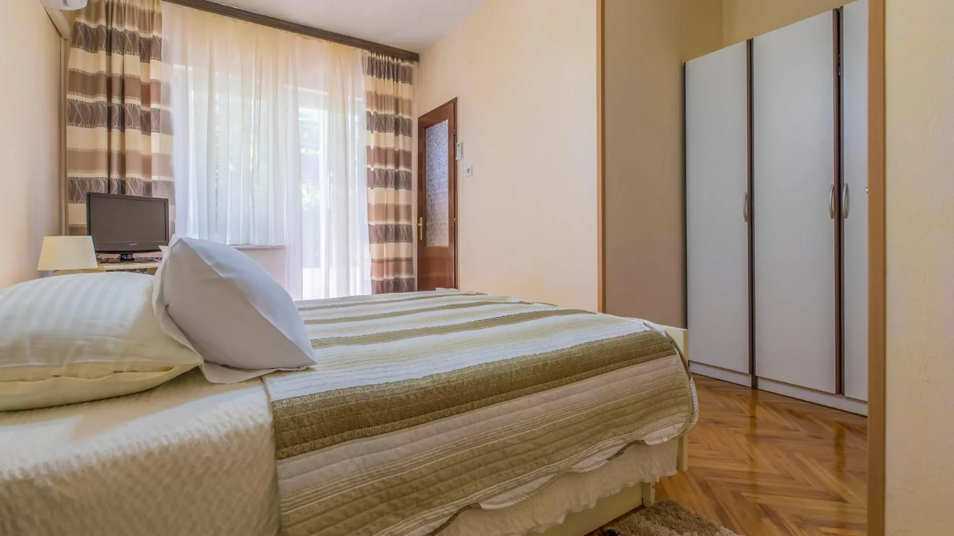 Apartments And Rooms Dotli Selce