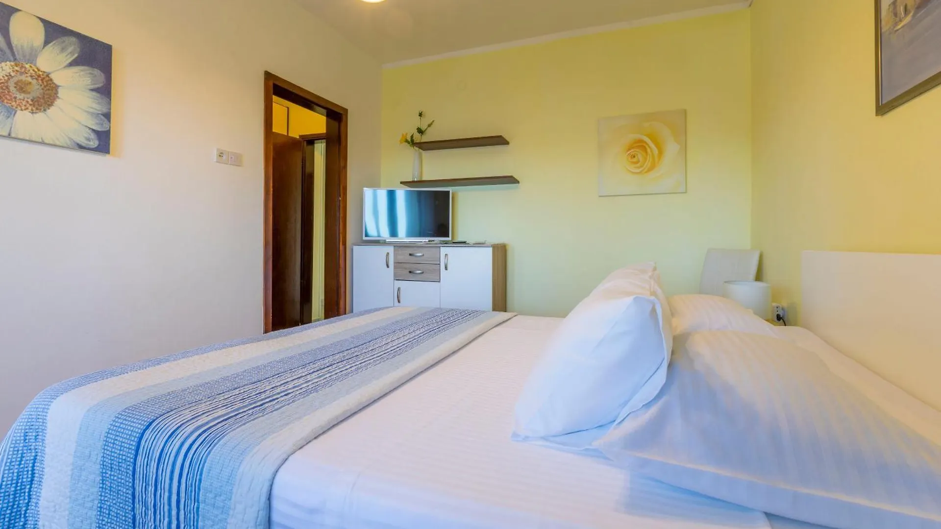 Apartments And Rooms Dotli Selce Croatia