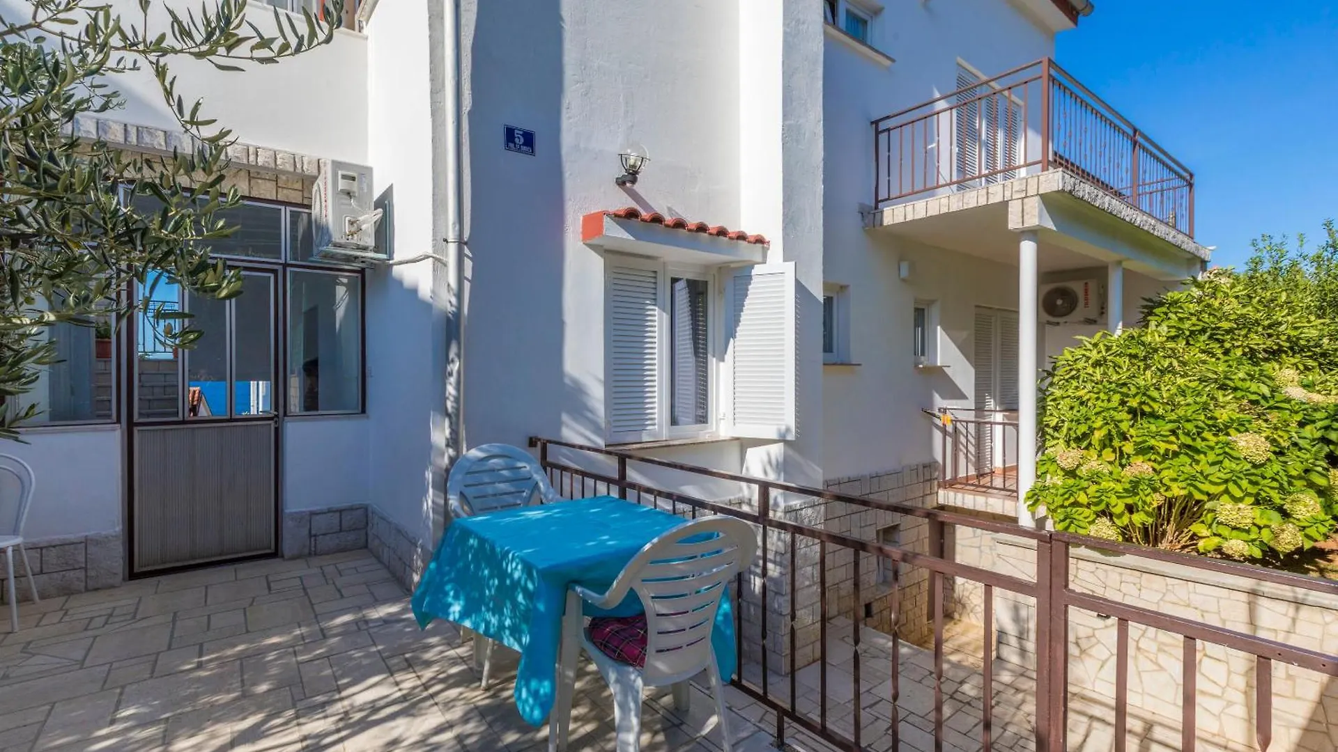Apartments And Rooms Dotli Selce Holiday home